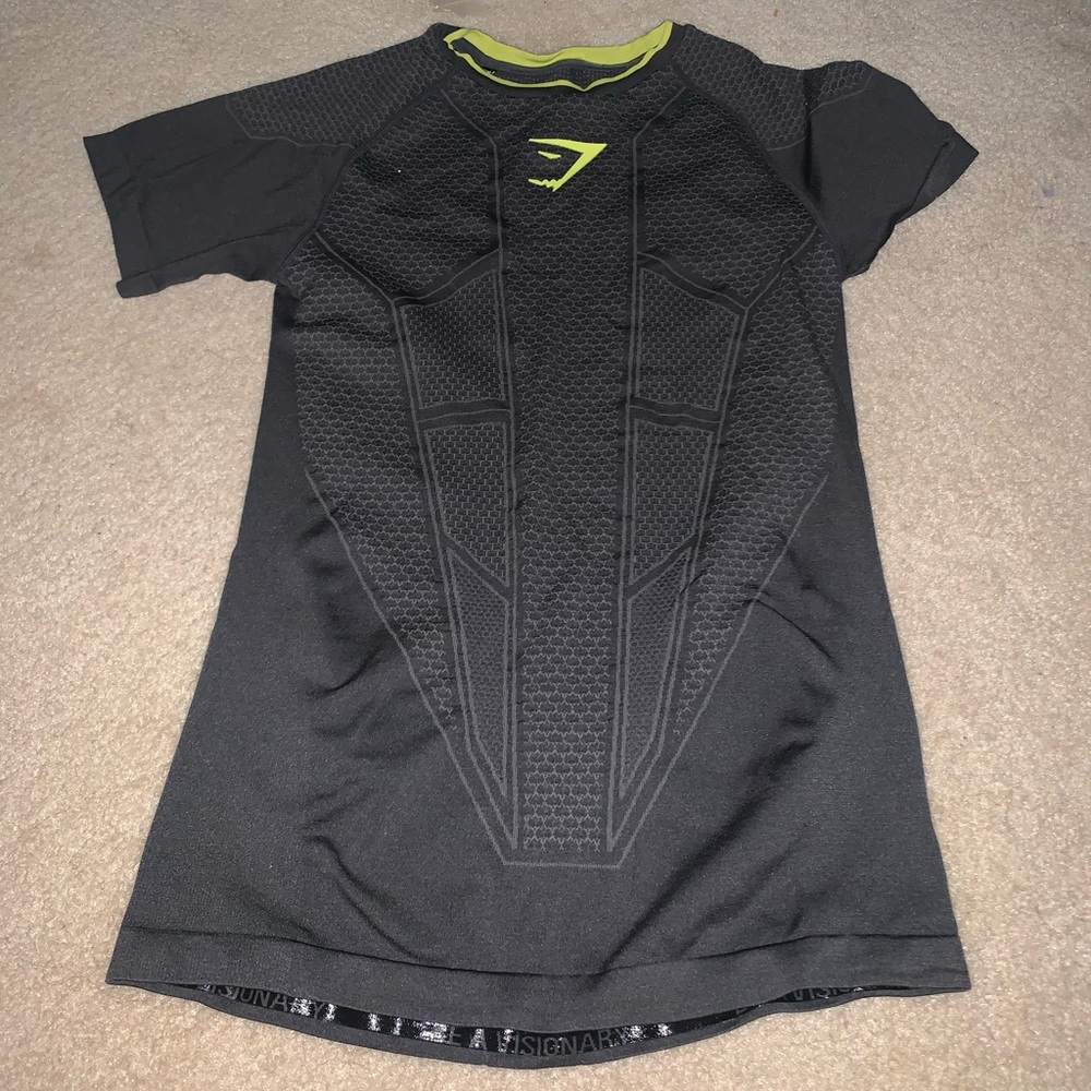 Size small gym shark workout tee